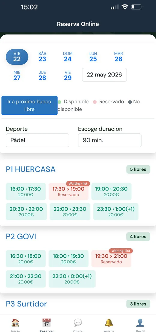 Reserva online en la app del club, con la disponibilidad de cada pista