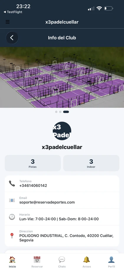 Información del club con pistas indoor y datos de contacto en la app